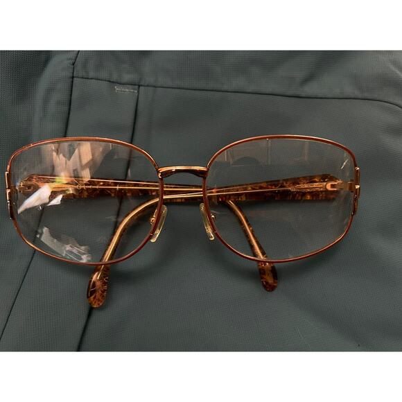 Vintage Gucci 135 Gold Metal Oval Eyeglasses Frame - Picture 1 of 4